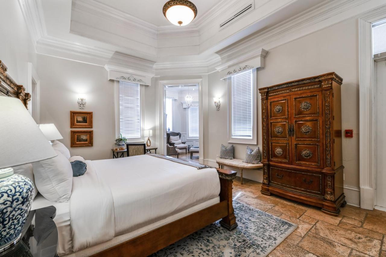 Kentucky Castle Hotell Versailles Eksteriør bilde