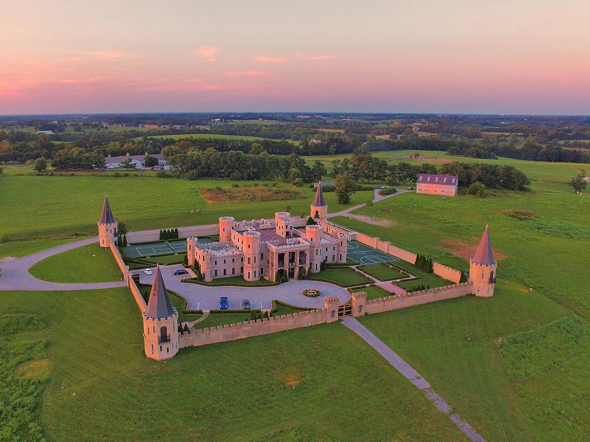 Kentucky Castle Hotell Versailles Eksteriør bilde