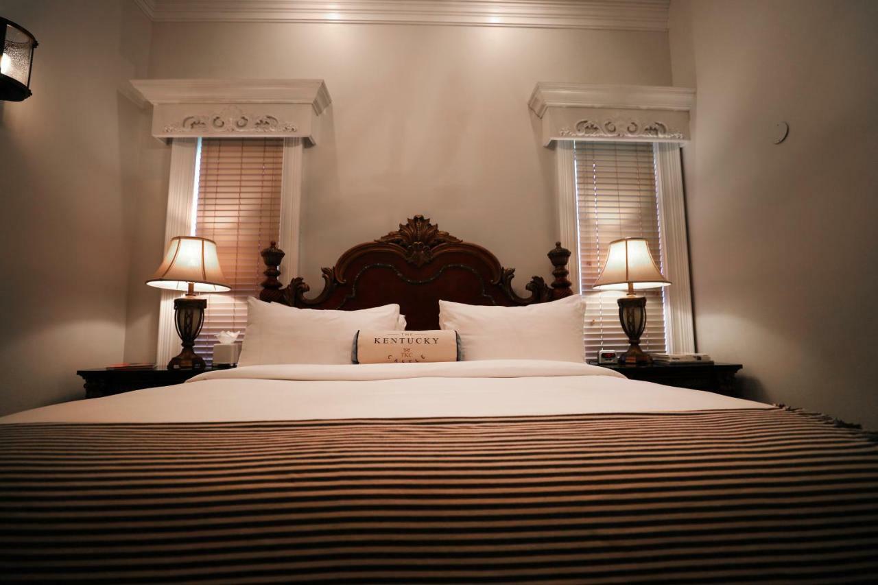 Kentucky Castle Hotell Versailles Eksteriør bilde